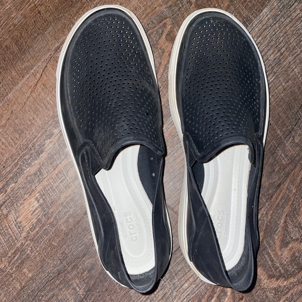 Black water crocs